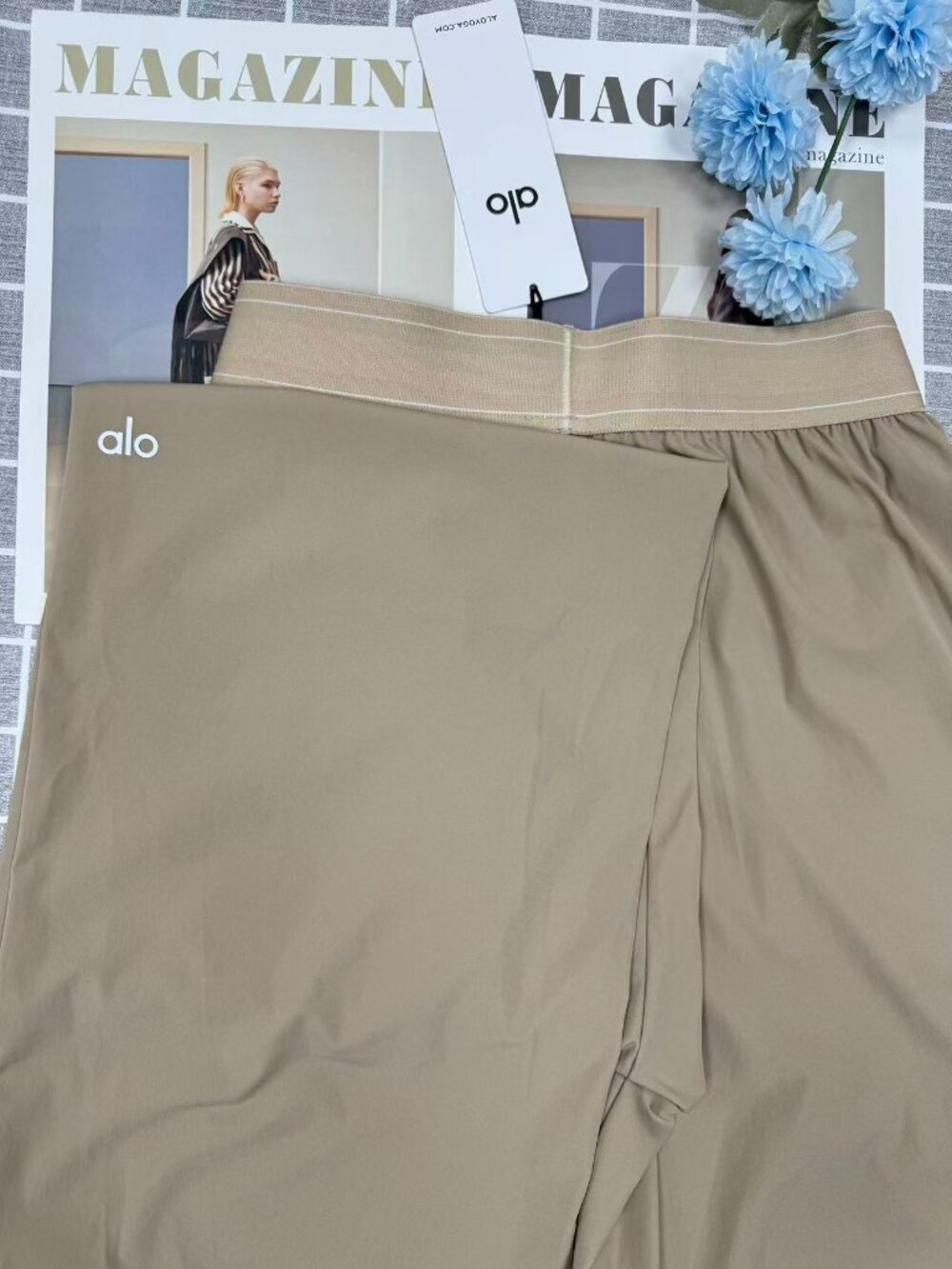 ☁️ NWT Alo Yoga Suit Up Trouser Gravel  🥳 Neutral Wide Leg Pants  Regular-30" - Picture 4 of 8